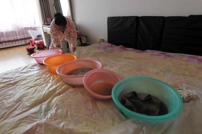 焉耆楼上漏水，住户失联，小区没物管，业主维权难！律师来支招……
